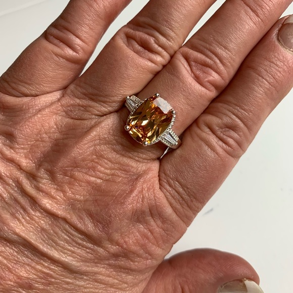 Beautiful Topaz 925 Sterling Ring - Picture 5 of 5